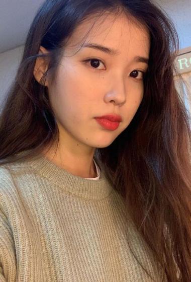 简介:韩国美女明星李知恩性感写真图片,分享一组李知恩图片给大家,图