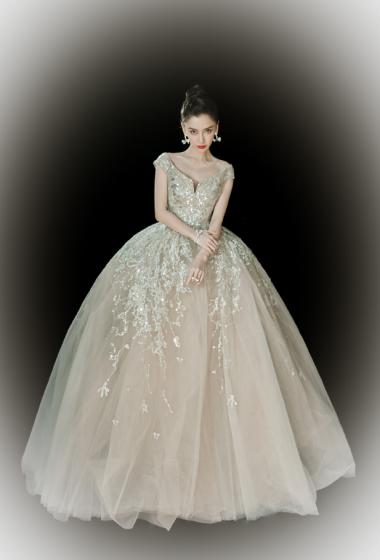 简介:杨颖angelababy性感吊带裙诱惑写真,分享一组angelababy图片给