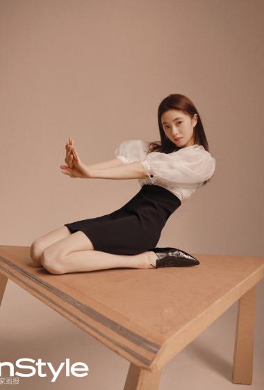 刘浩存眼神灵动黑白大片写真图片510