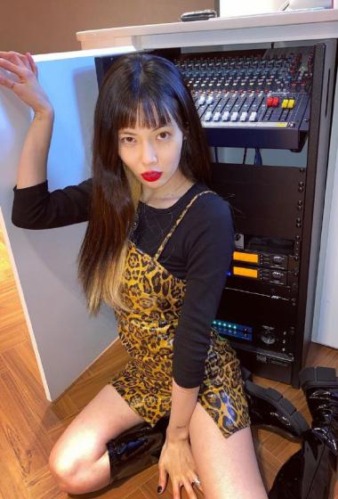 泫雅豹纹吊带裙性感撩人美照图片,金泫雅图片-第7图