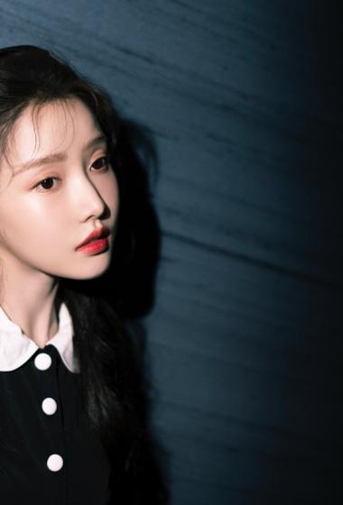 姜贞羽俏皮黑色搭配写真图片99