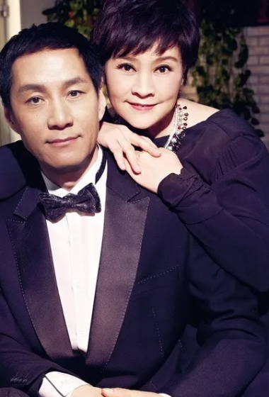 冯远征梁丹妮庆祝结婚27周年美照图片89