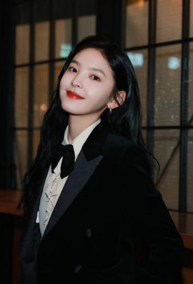 章若楠复古丝绒西装写真图片35