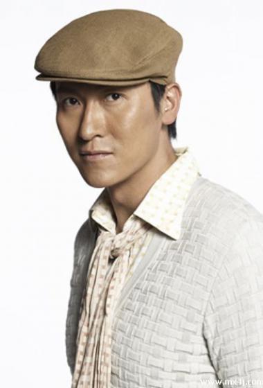 马德钟早年帅气写真图片45