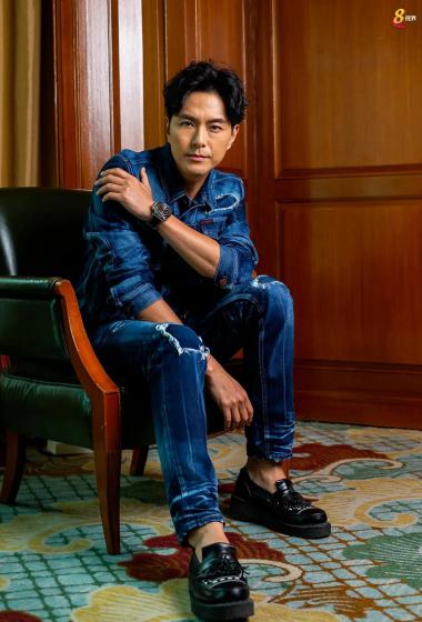 萧正楠蓝色套装写真图片33