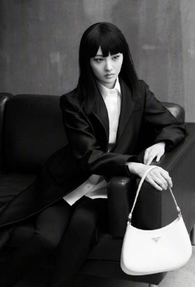 郑爽猫眼妆黑白大片写真图片89