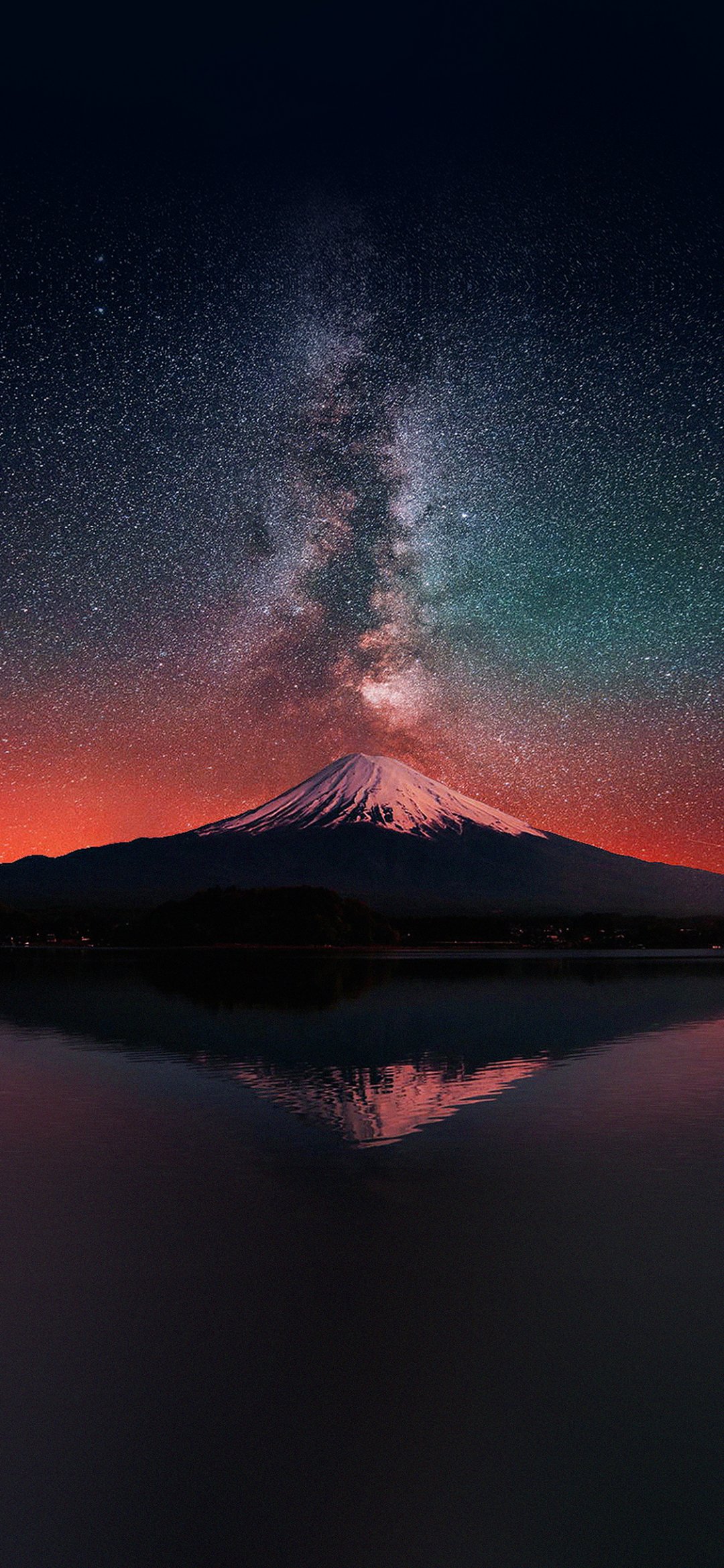 黑夜里极光下的富士山风景壁纸