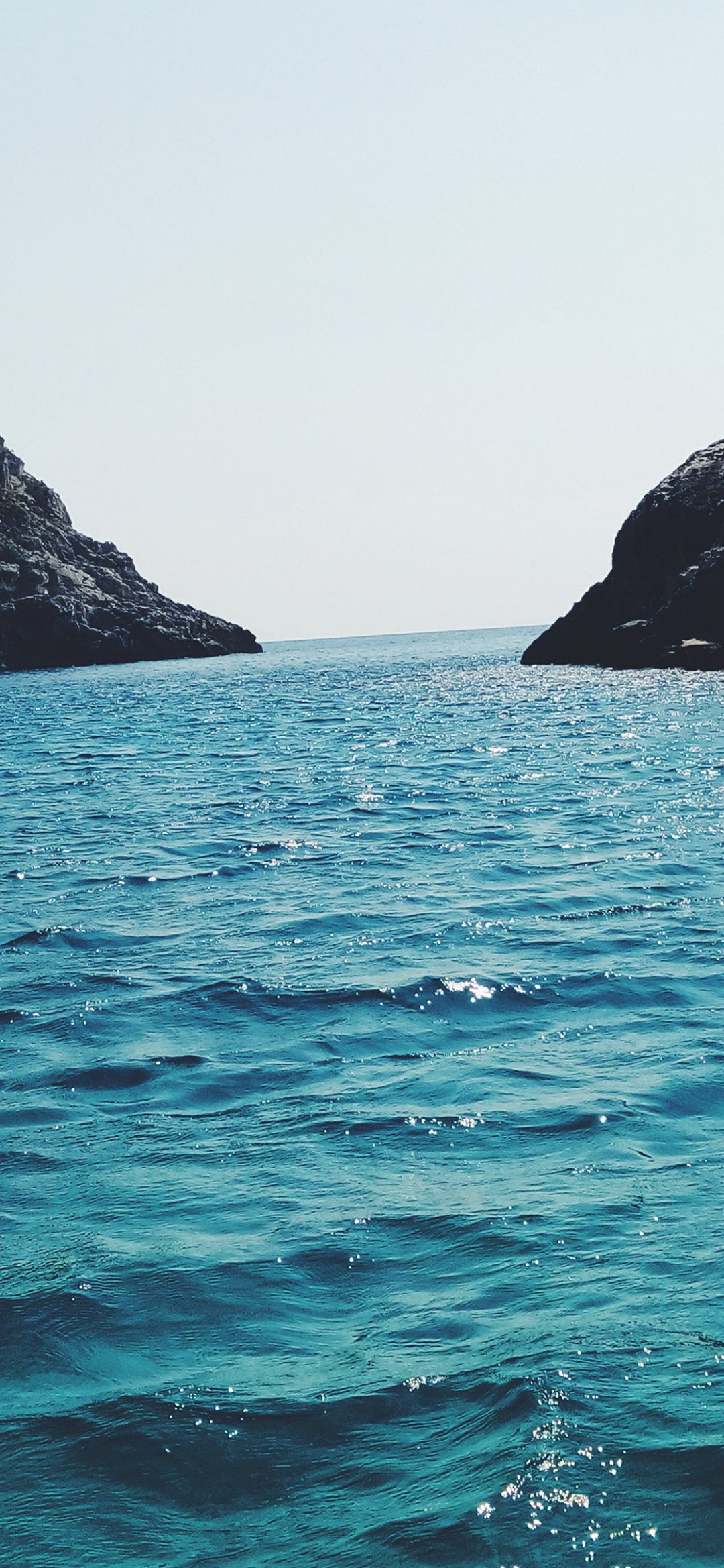 平静的海面高清手机护眼壁纸免费下载