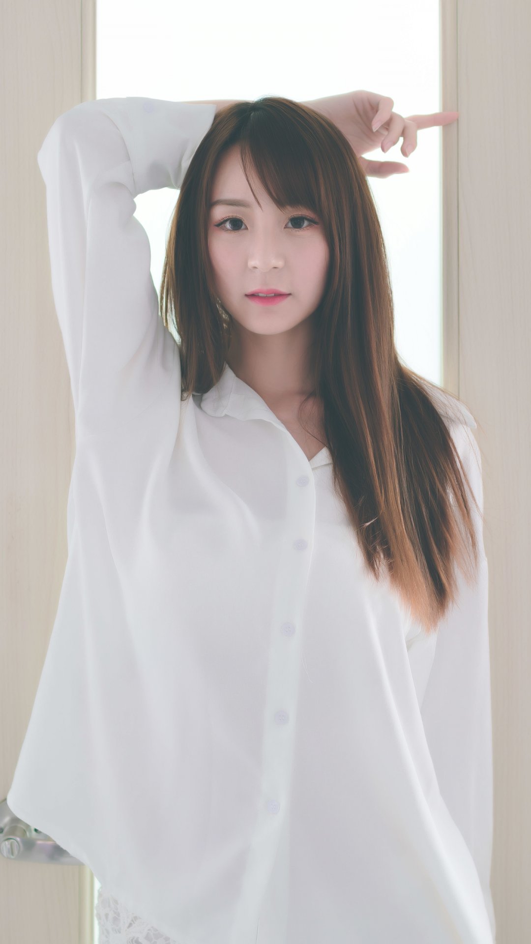 穿白色衬衫的长发清纯美女4k下载