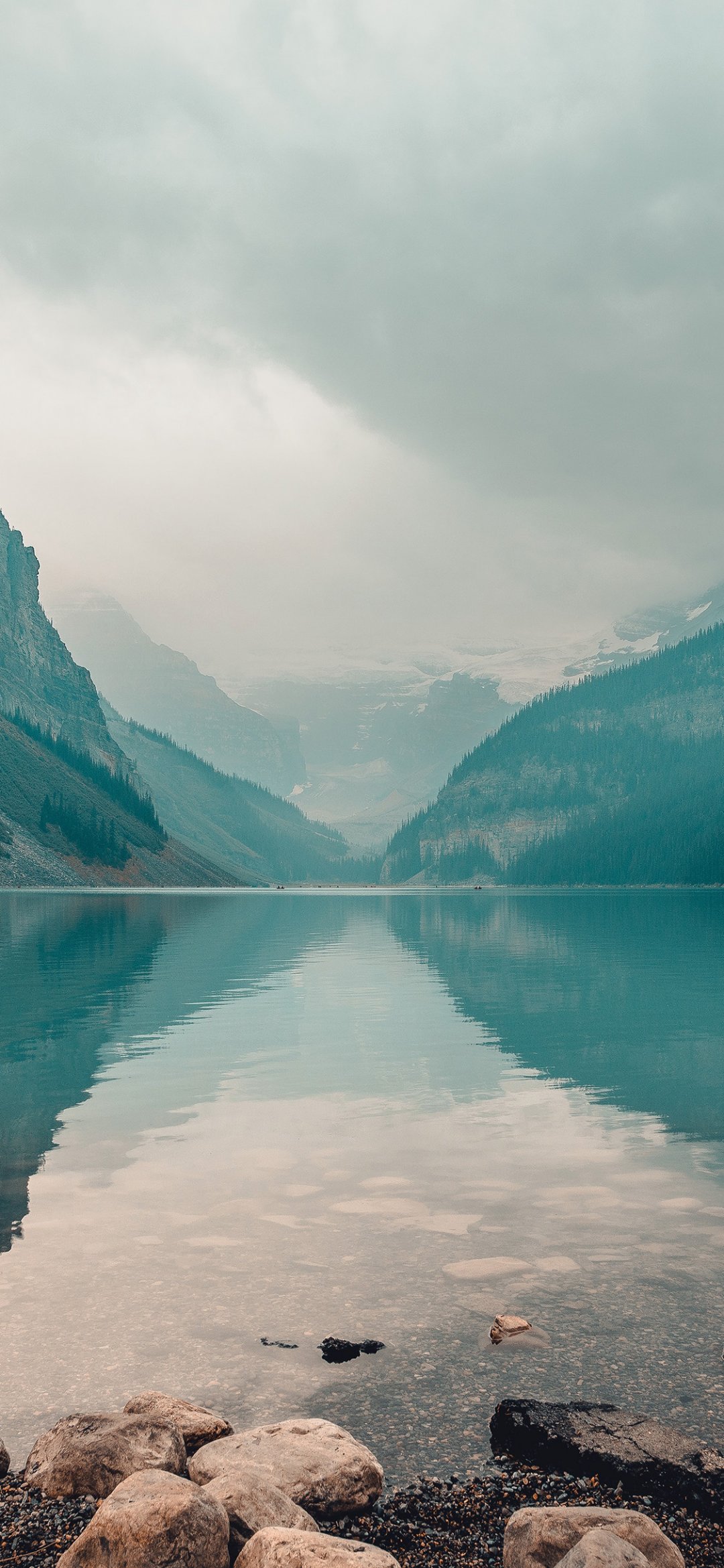 山谷里的湖泊,水真的好干净,高清图片,手机壁纸