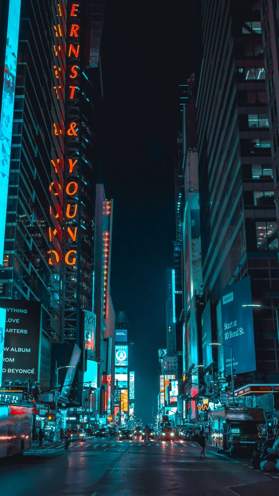 街道夜灯高耸的办公大楼高清