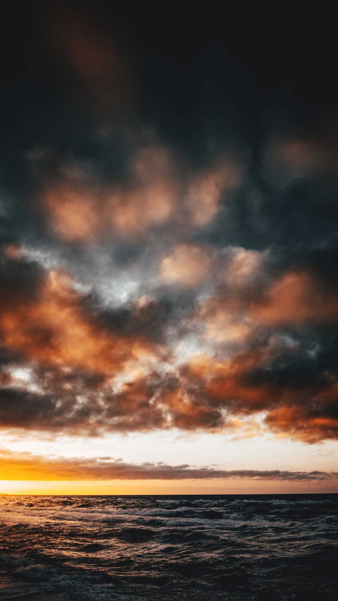 乌云弥漫的海上落日风景,高清图片,手机壁纸
