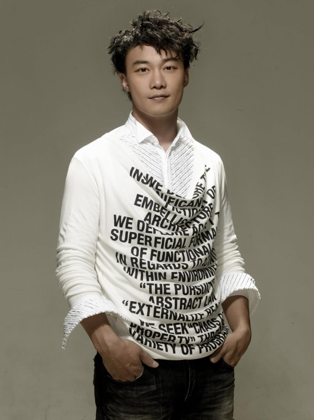 陈奕迅白色英文衬衫,高清图片,手机壁纸