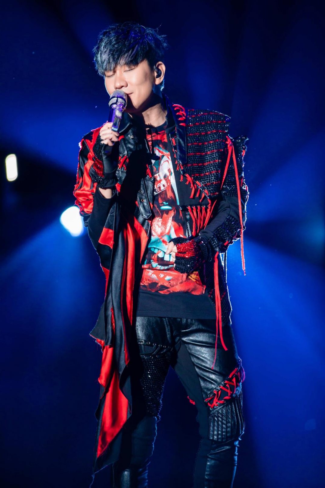 林俊杰深情歌唱