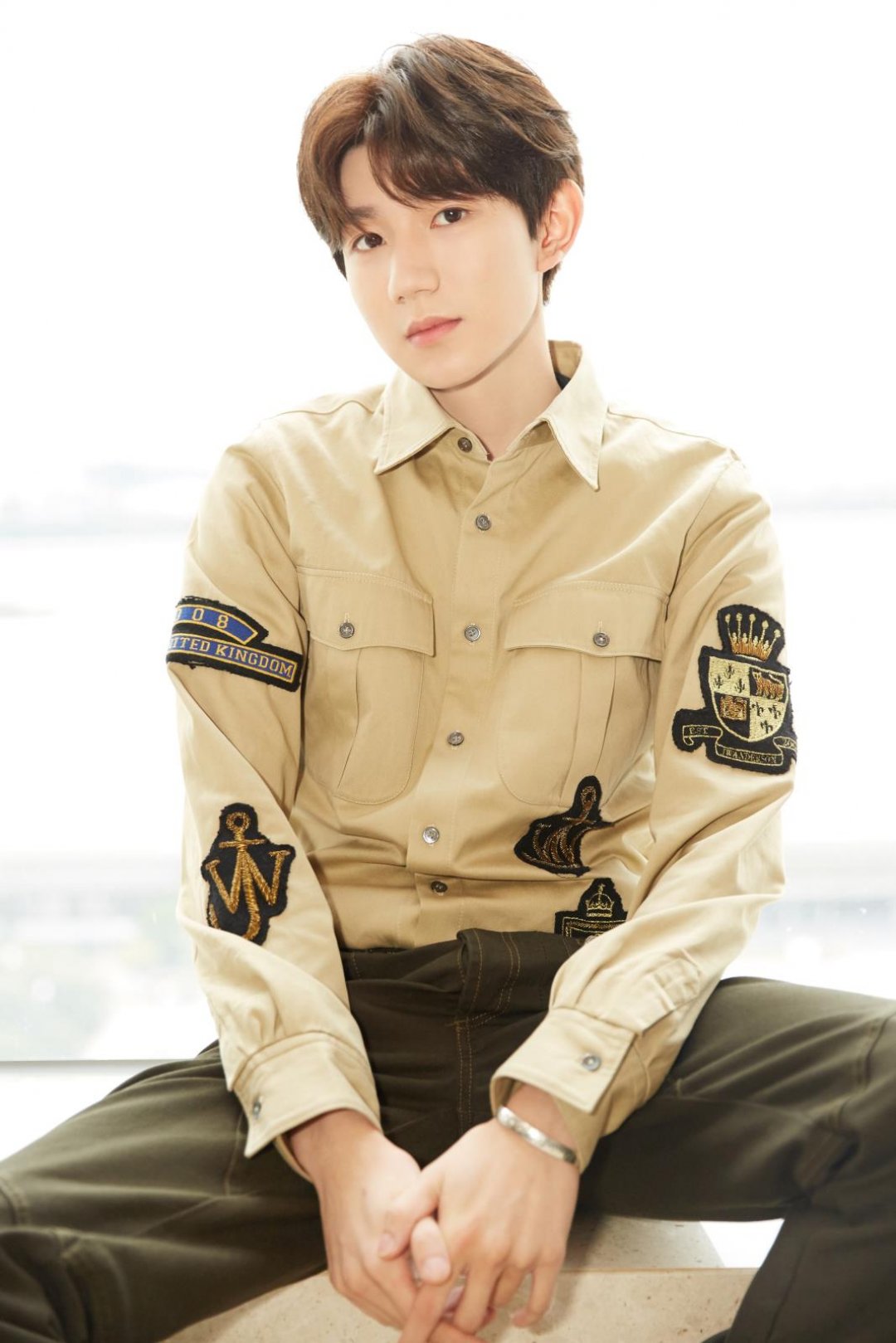 王源tfboys成員海軍服