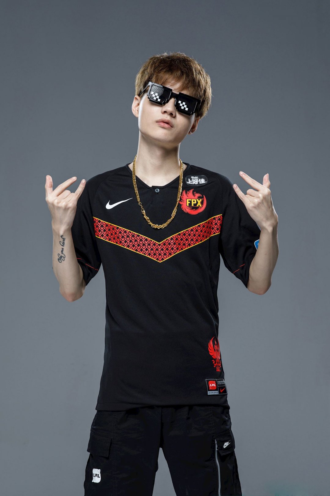 英雄联盟lolfpx战队辅助crisp刘青松