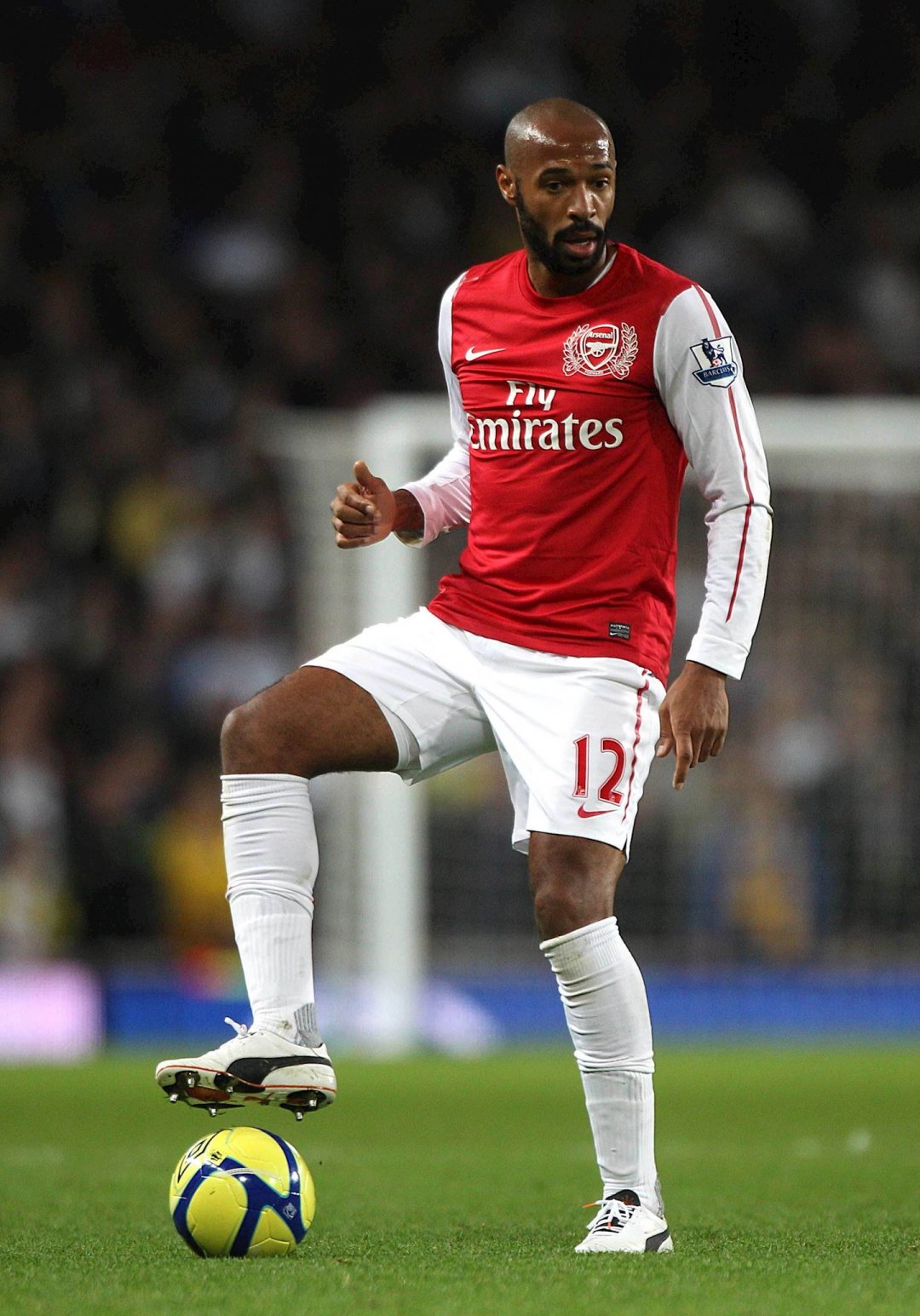 蒂埃里·亨利(thierry henry)控球12号