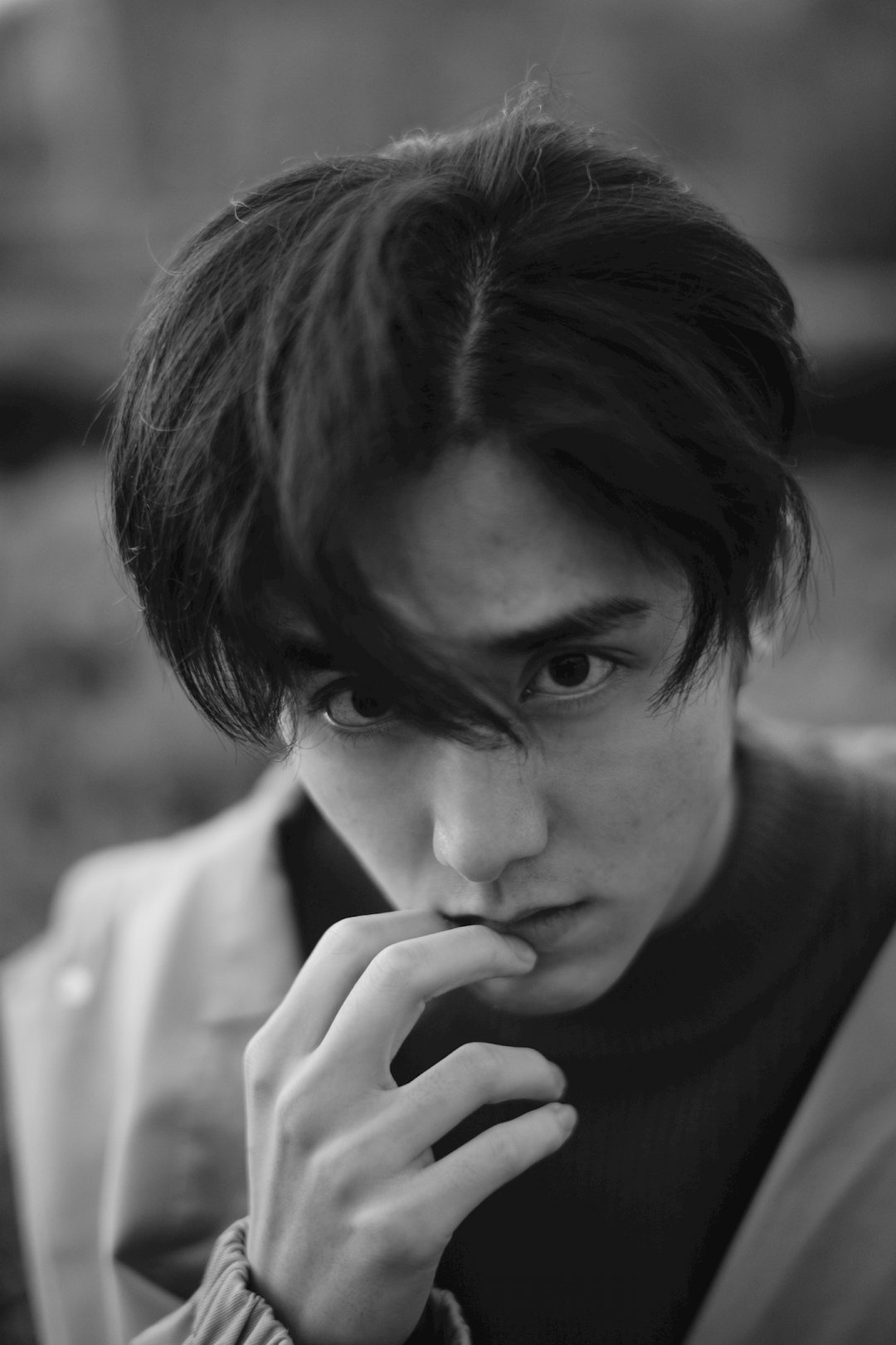 张新成黑白写真