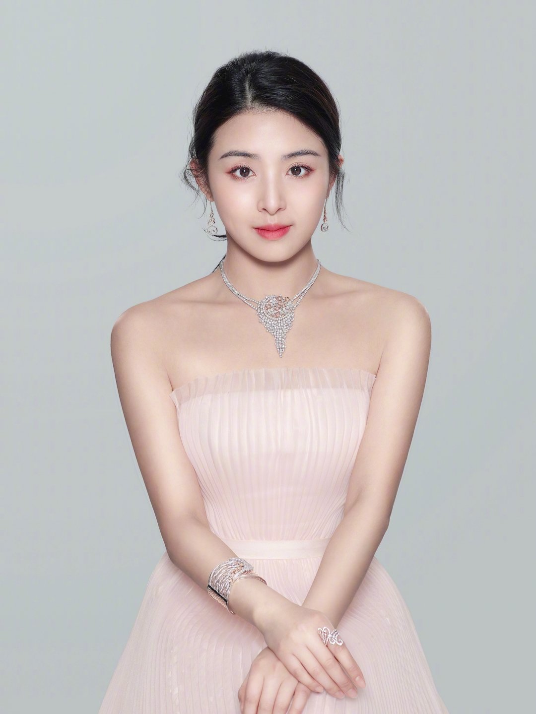 简介:一组精美的张含韵唯美自拍,张含韵,唯美,自拍