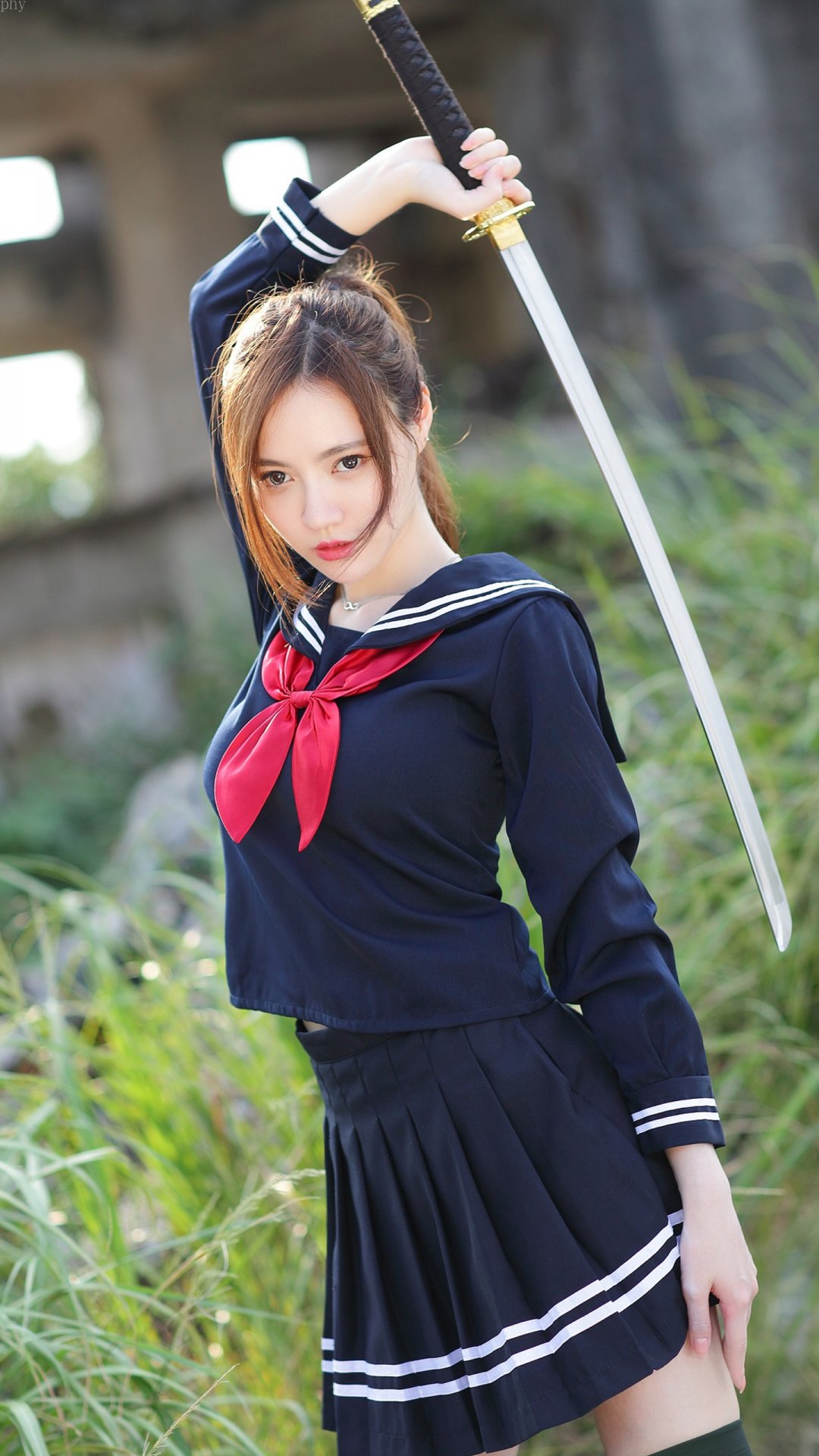 英姿飒爽的制服少女