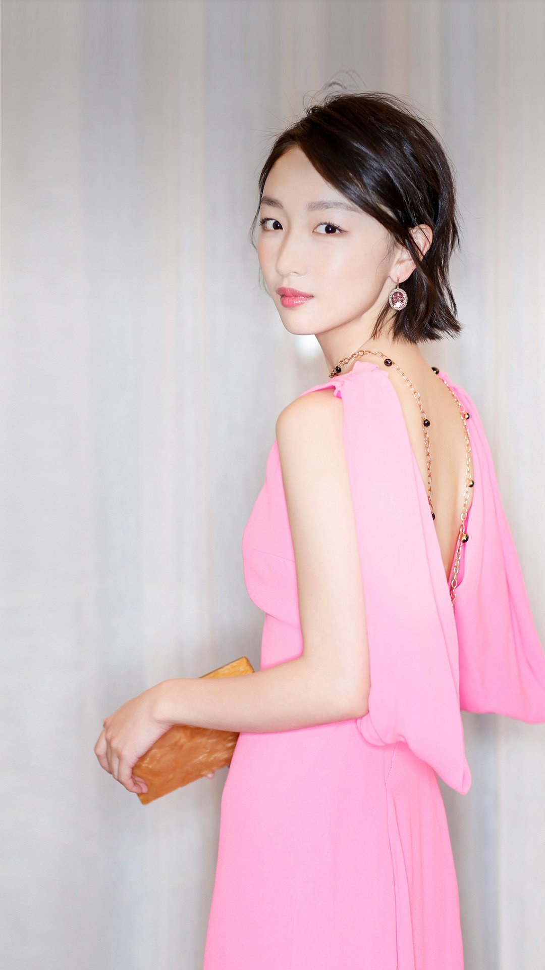 60 mb 原图尺寸:1440*2560 查看原图简介:一组精美的鬼灵精怪的周冬雨