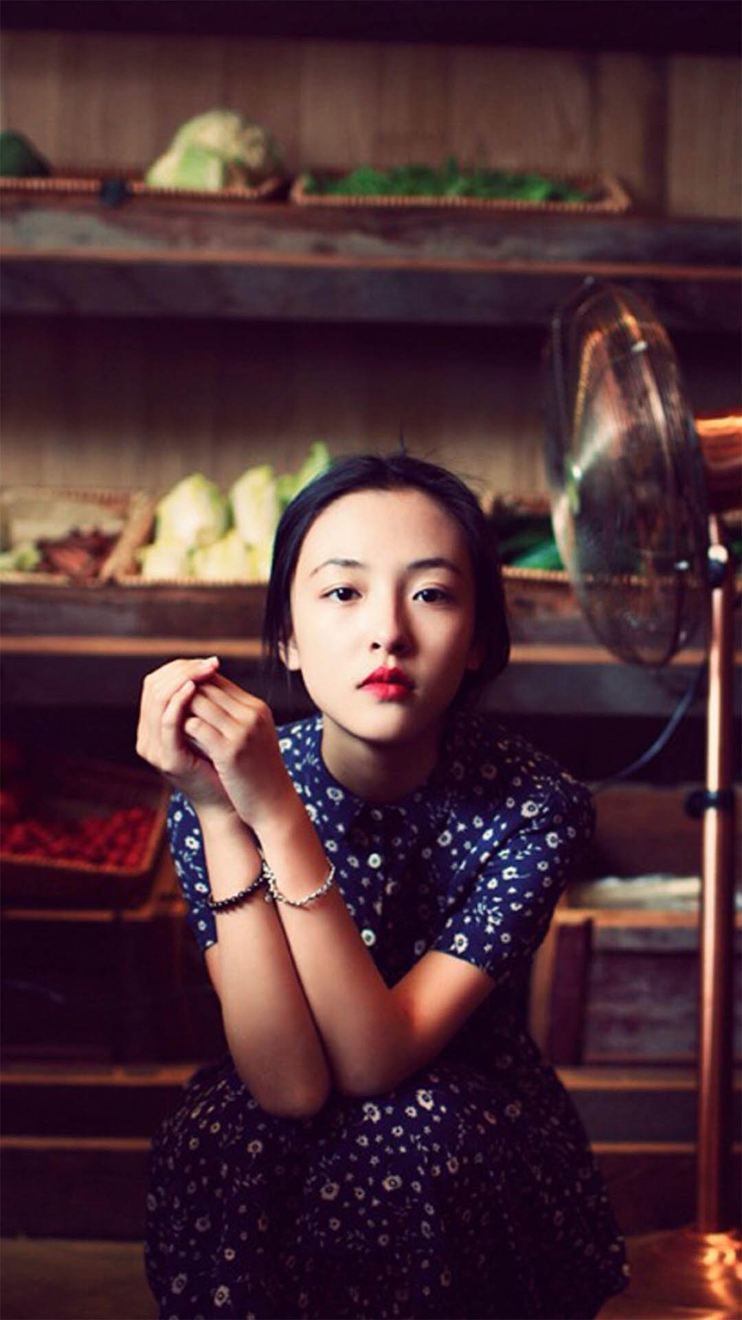 复古装扮的吴倩