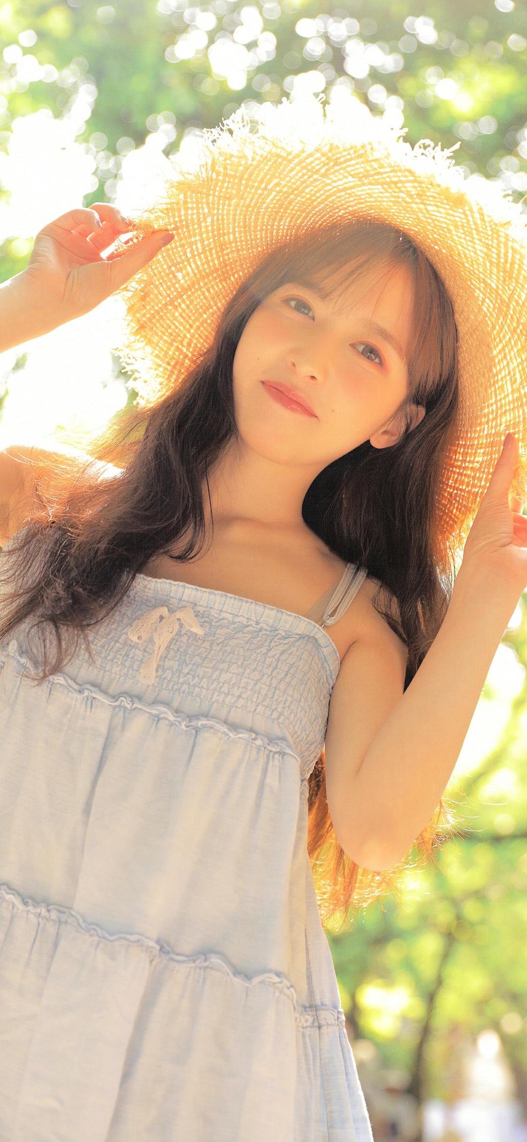 带着草帽的阳光美少女