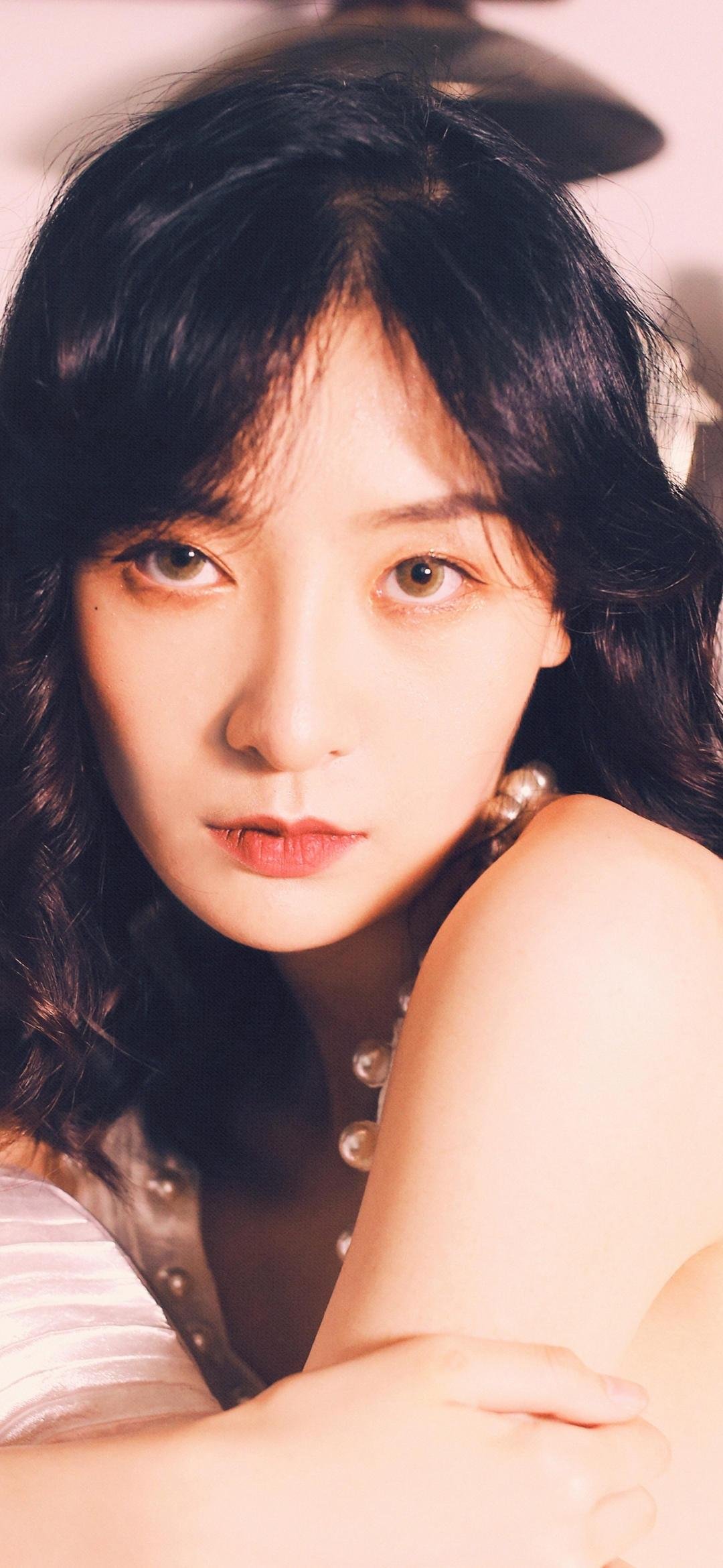 冷若冰霜的绝美御姐