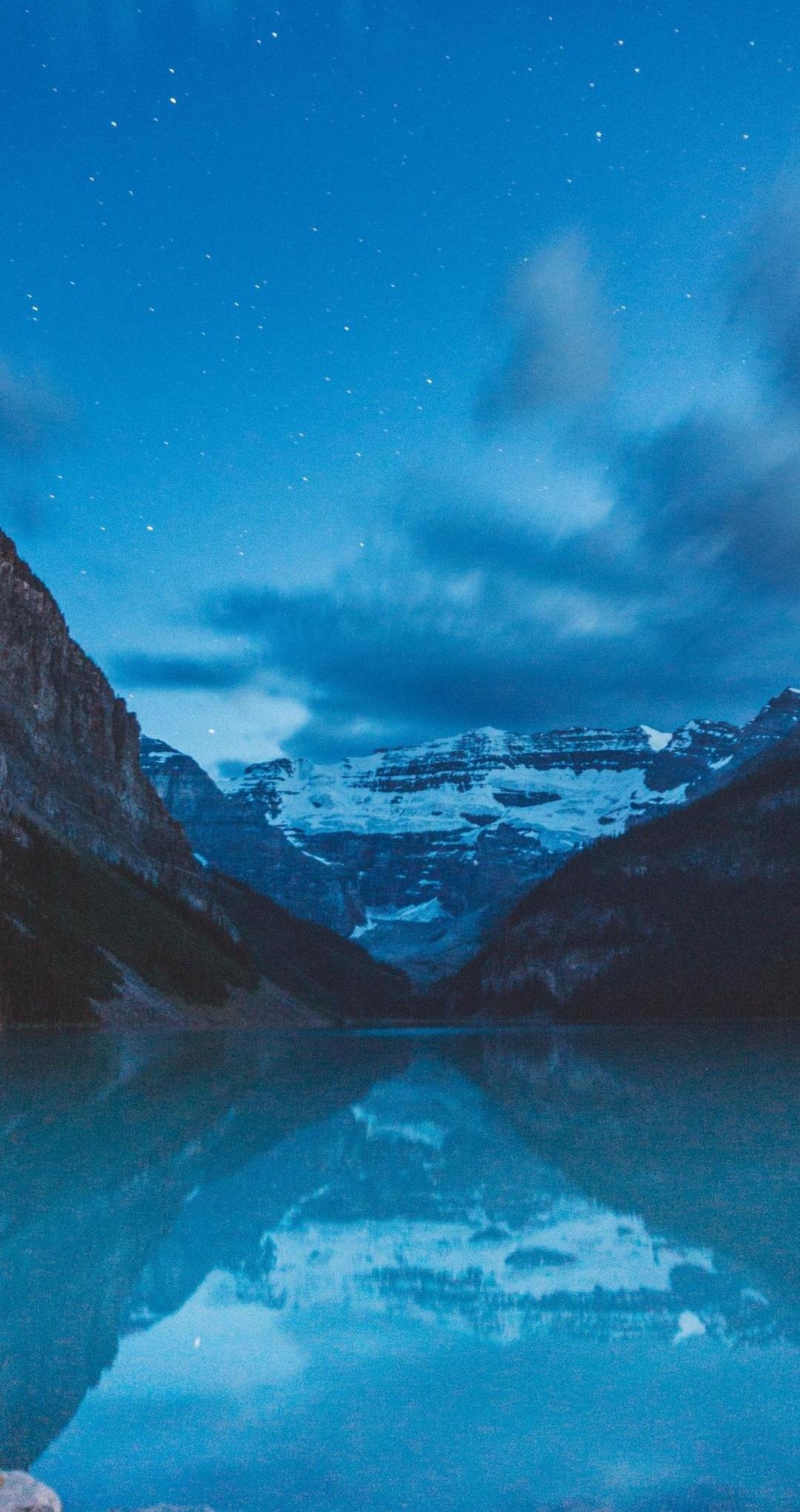 藍色的山水美景