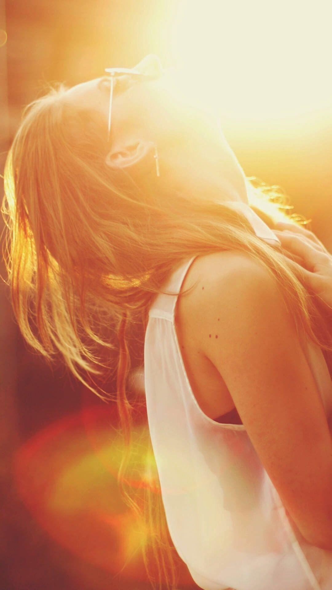 夕阳下气质美女性感侧脸户外写真,高清图片,手机壁纸