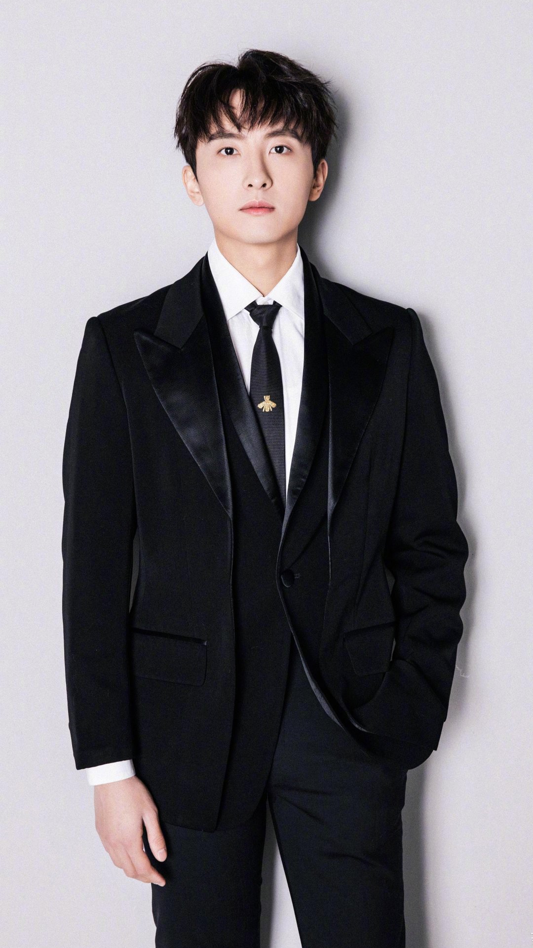 牛骏峰黑色西装时尚写真,高清图片,手机壁纸