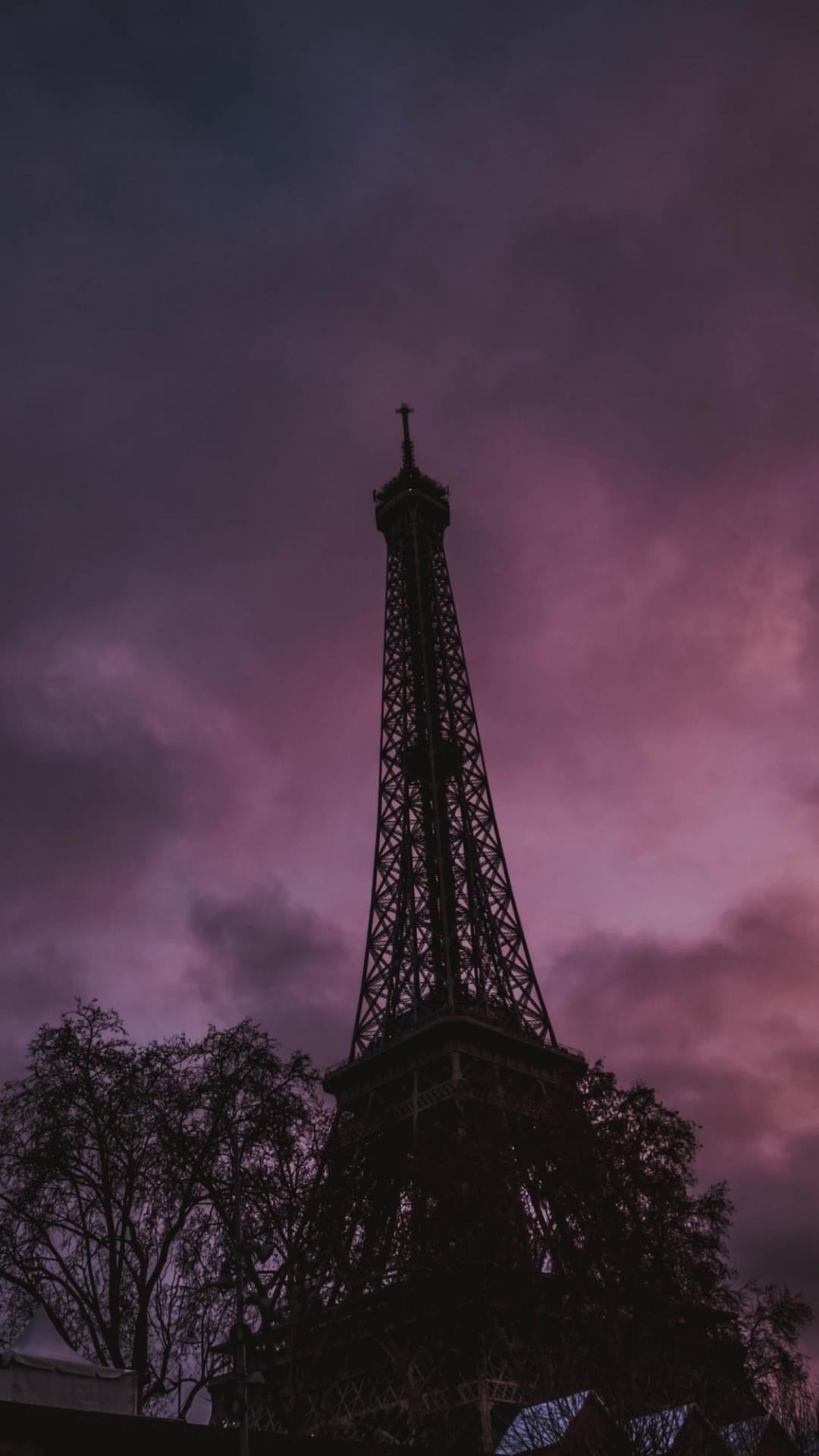 夜晚下优美的巴黎埃菲尔铁塔景色 高清图片 手机壁纸