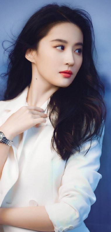 优雅气质御姐刘亦菲白色西装知迷人