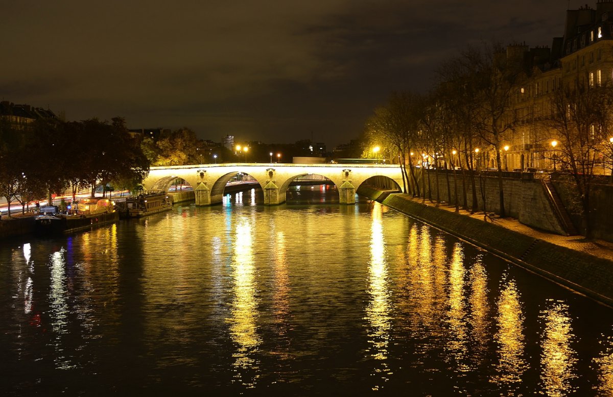 塞納河瑪麗橋夜景圖片,高清圖片