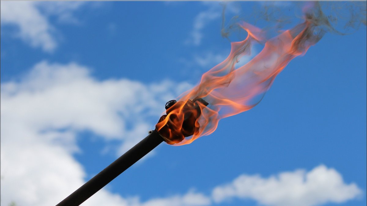 一个火把图片,高清图片