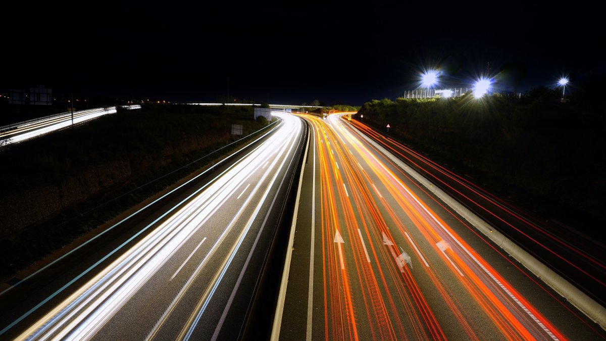 夜晚道路燈光圖片