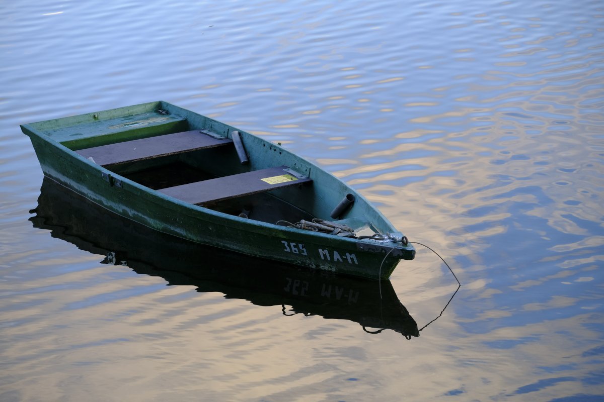 湖中的小船图片素材图片