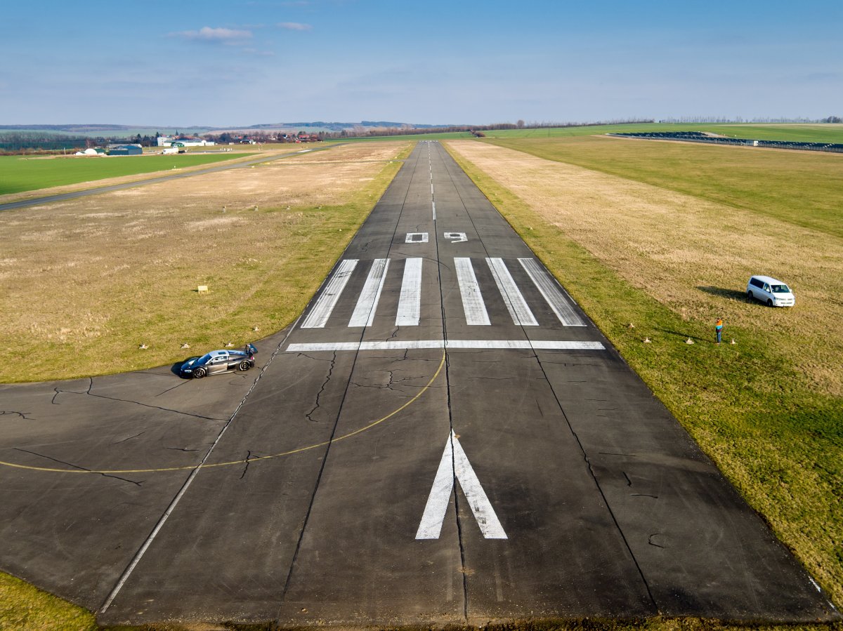 飛機停機坪跑道圖片