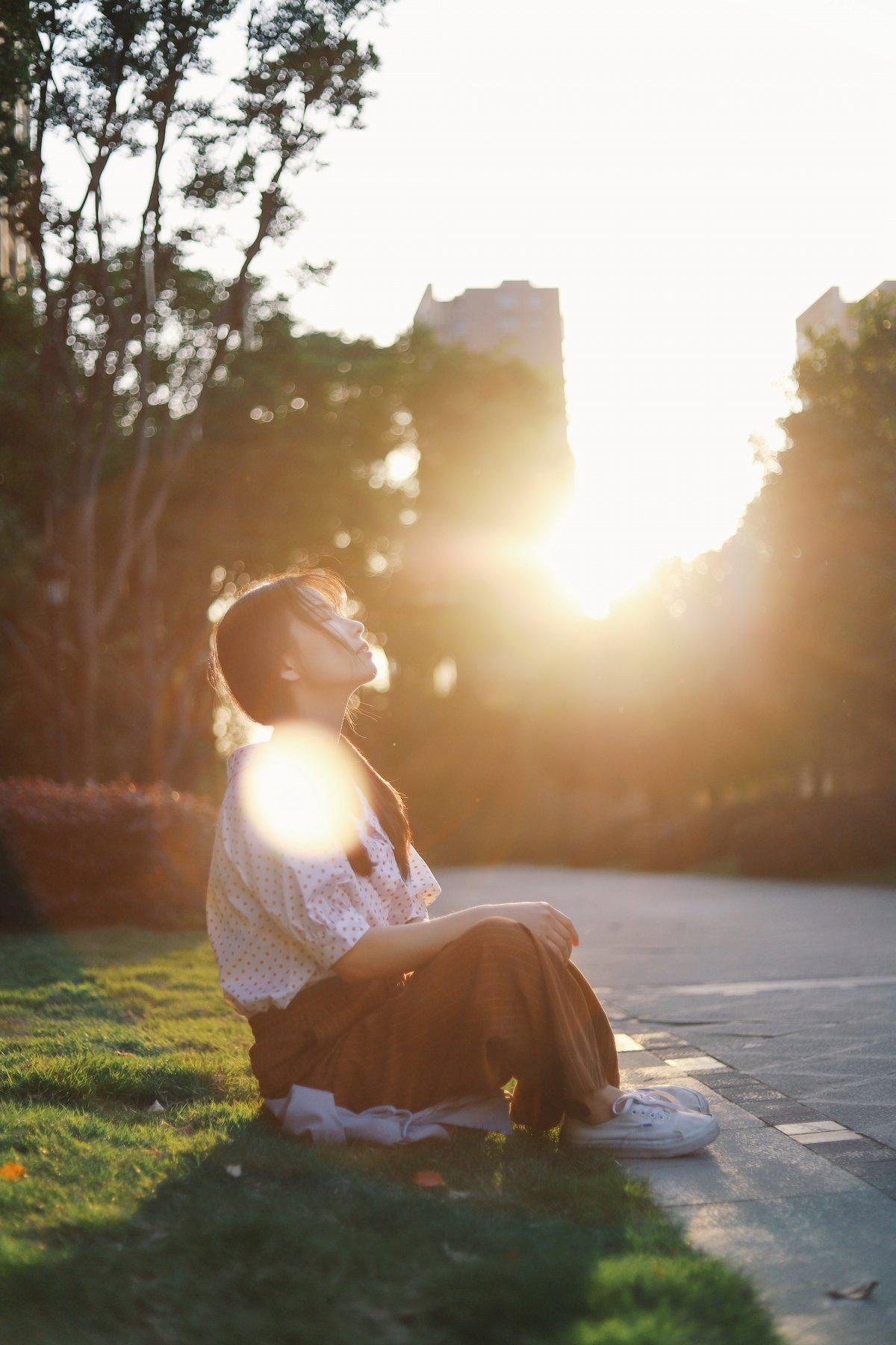 清纯阳光下美女图片