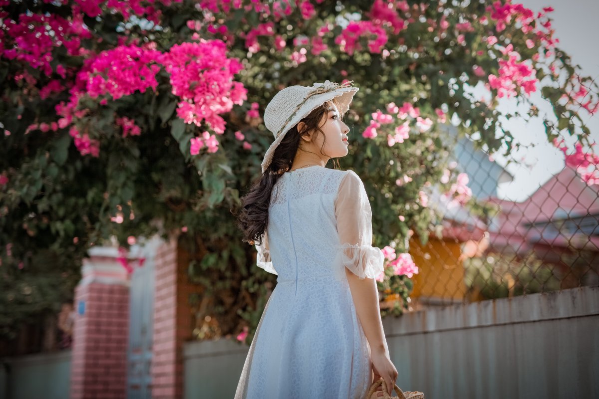 长发背影女生图片