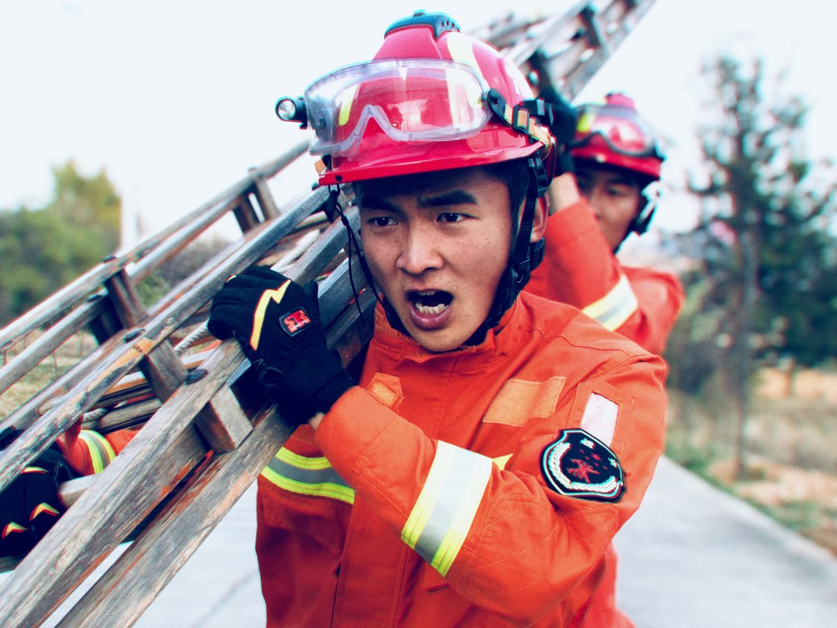 中国消防兵照片图片