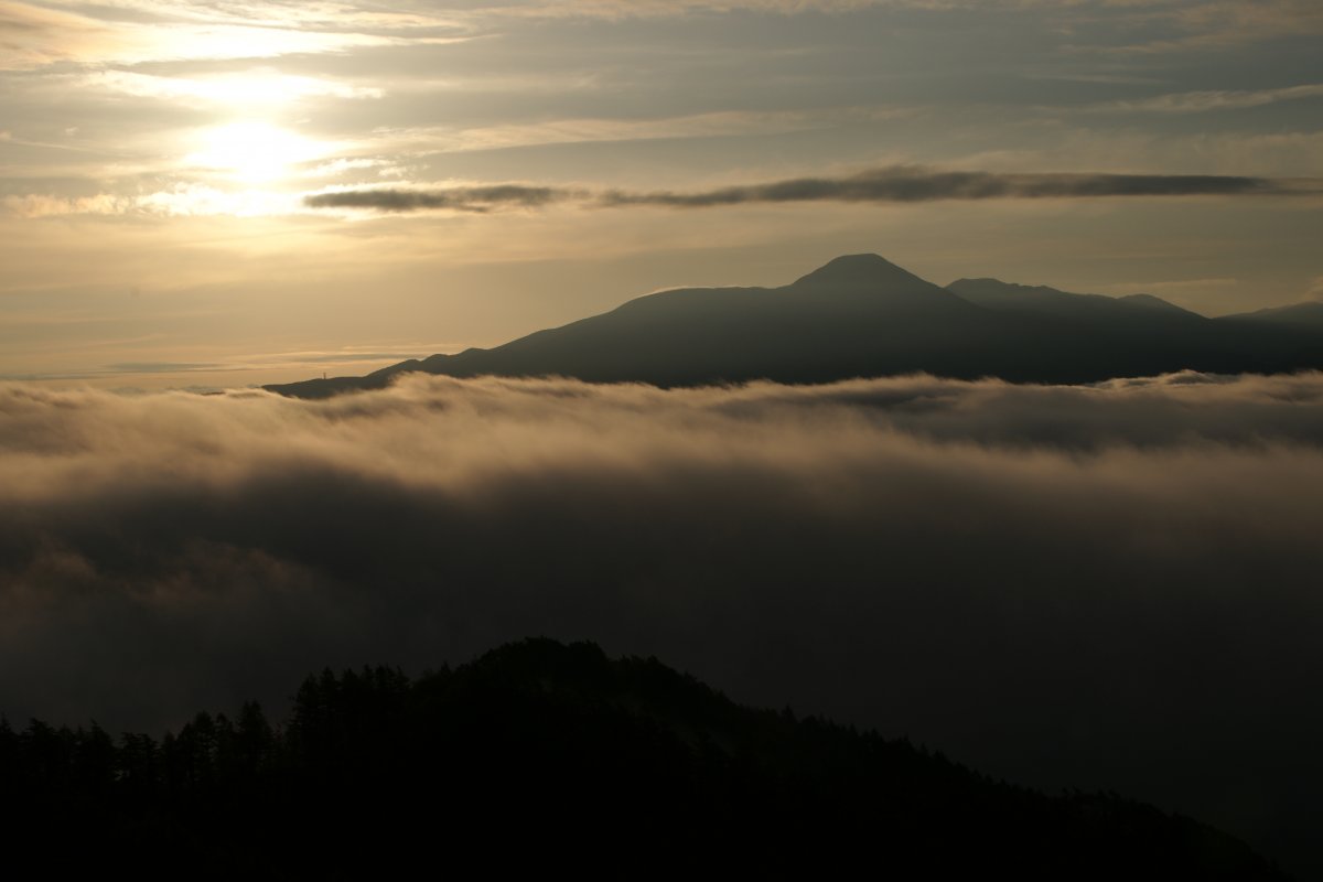 云山山峰云海图片