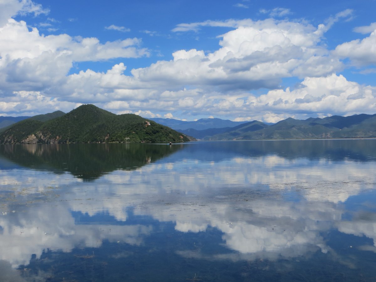 藍天白雲山水風景圖片