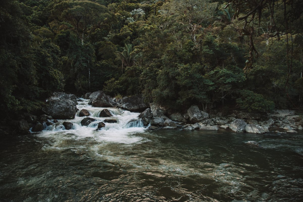 小河流水风景图片