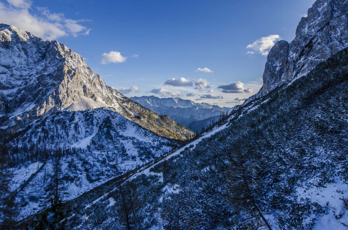 冬季蕭條雪山圖片,高清圖片