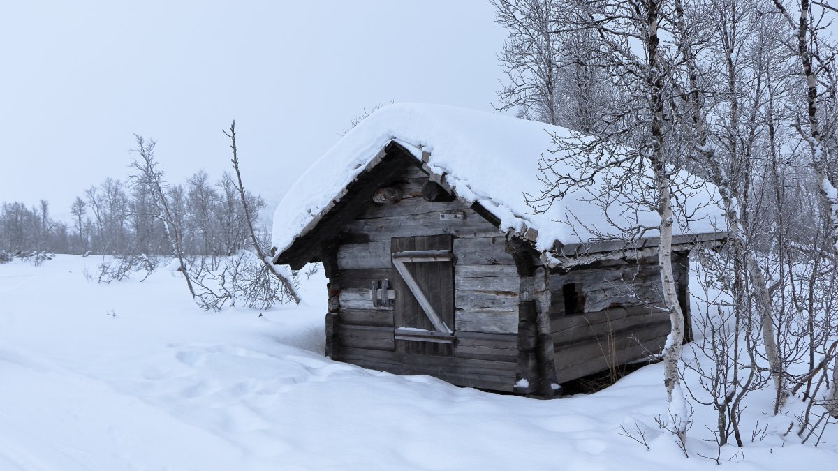 荒野雪地小木屋圖片