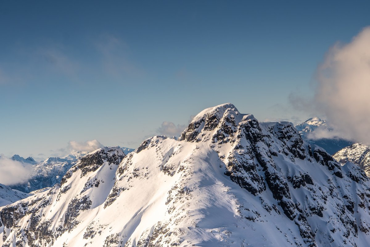 高清雪山自然风景图片