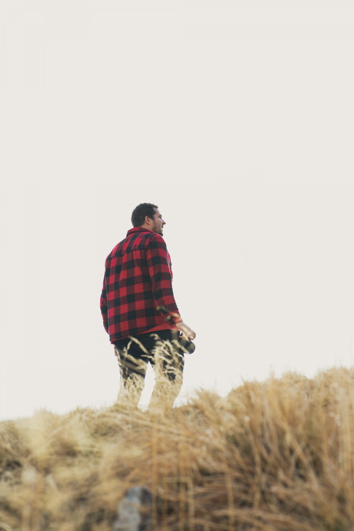 成熟男人户外背影图片