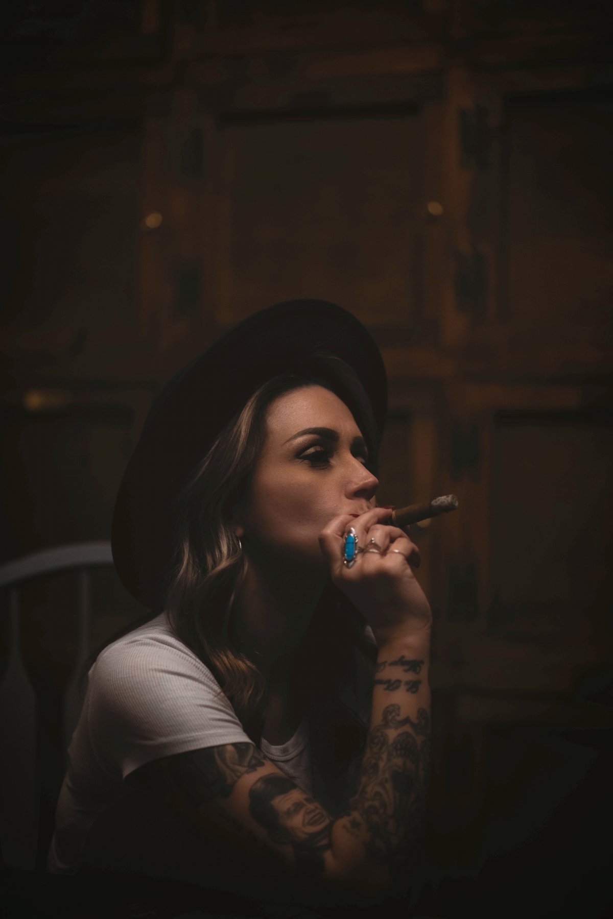 纹身图案女人味吸烟图片