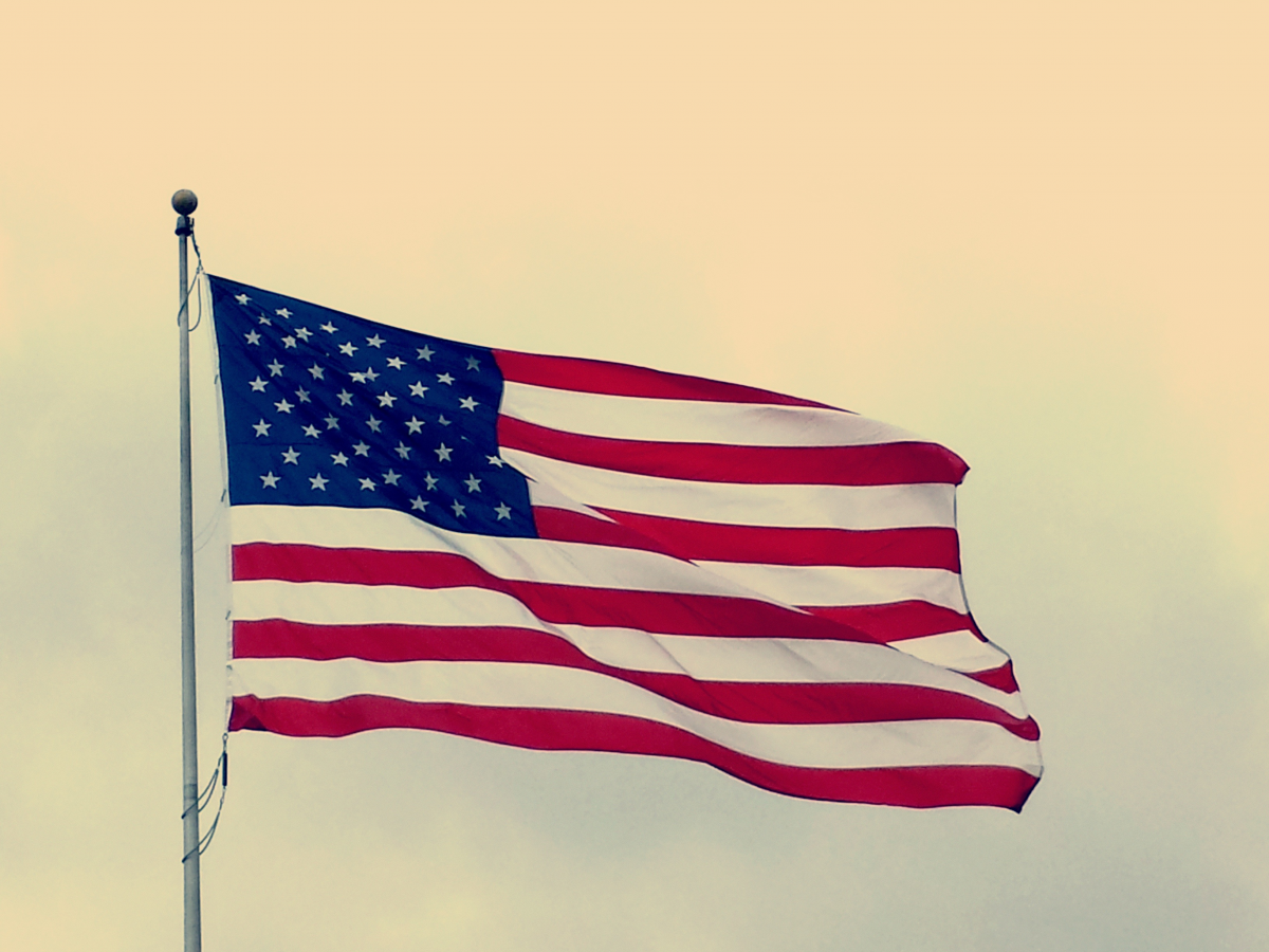 随风飘扬的美国国旗图片,高清图片